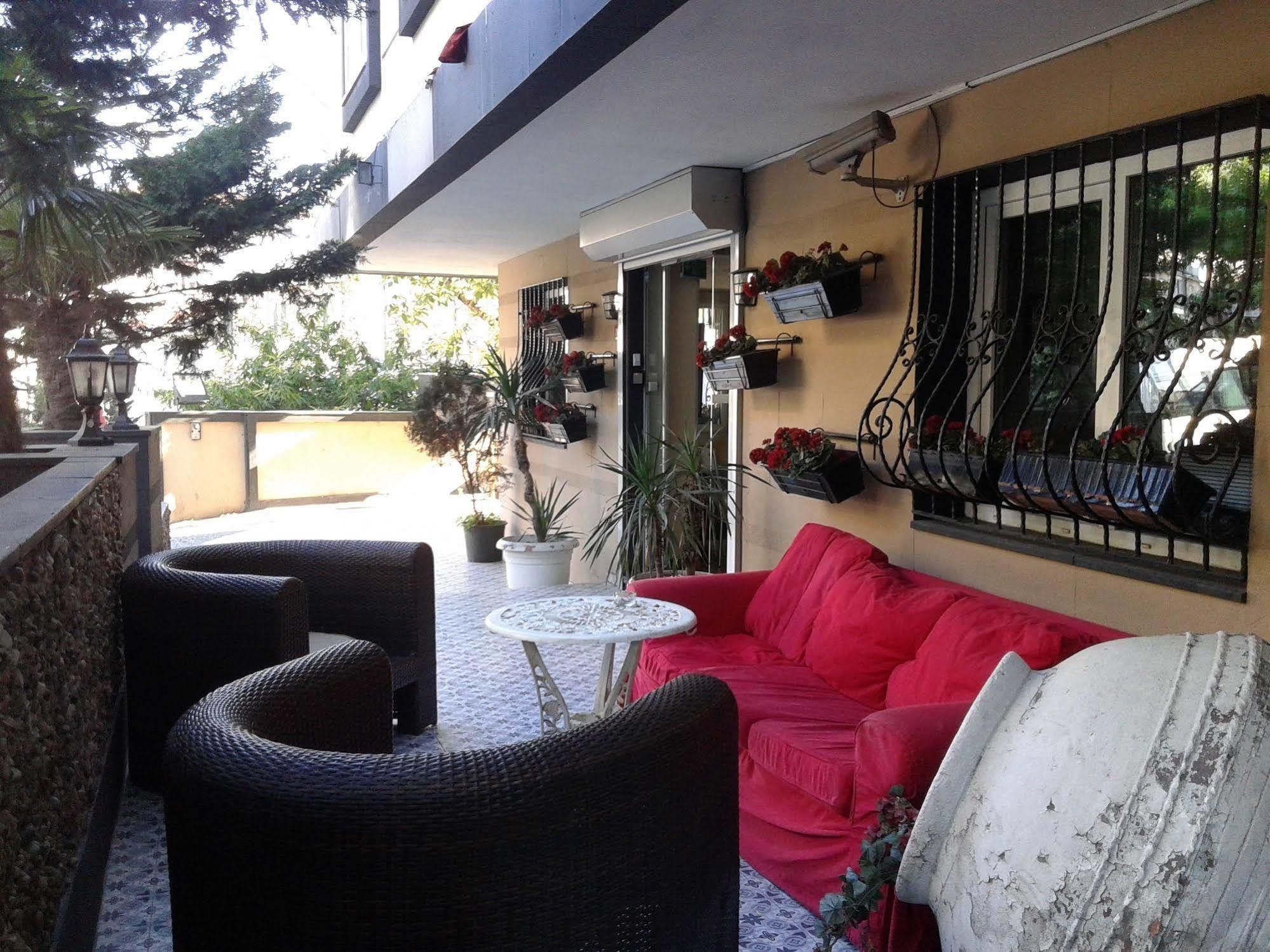 La Palace Suites Sisli Istanbul Exterior photo